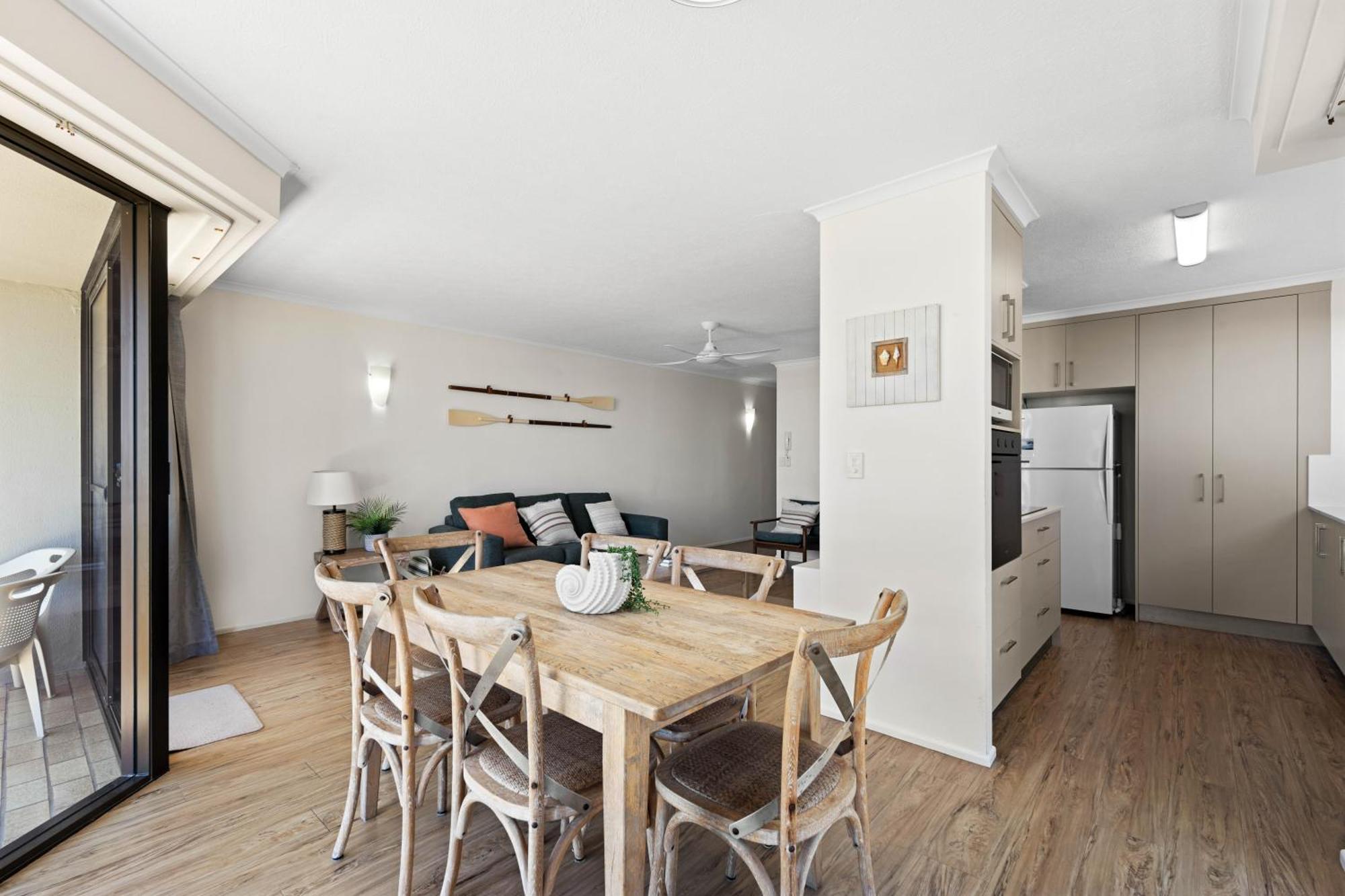 Surfside Court - Hosted By Burleigh Letting Apartman Gold Coast Kültér fotó